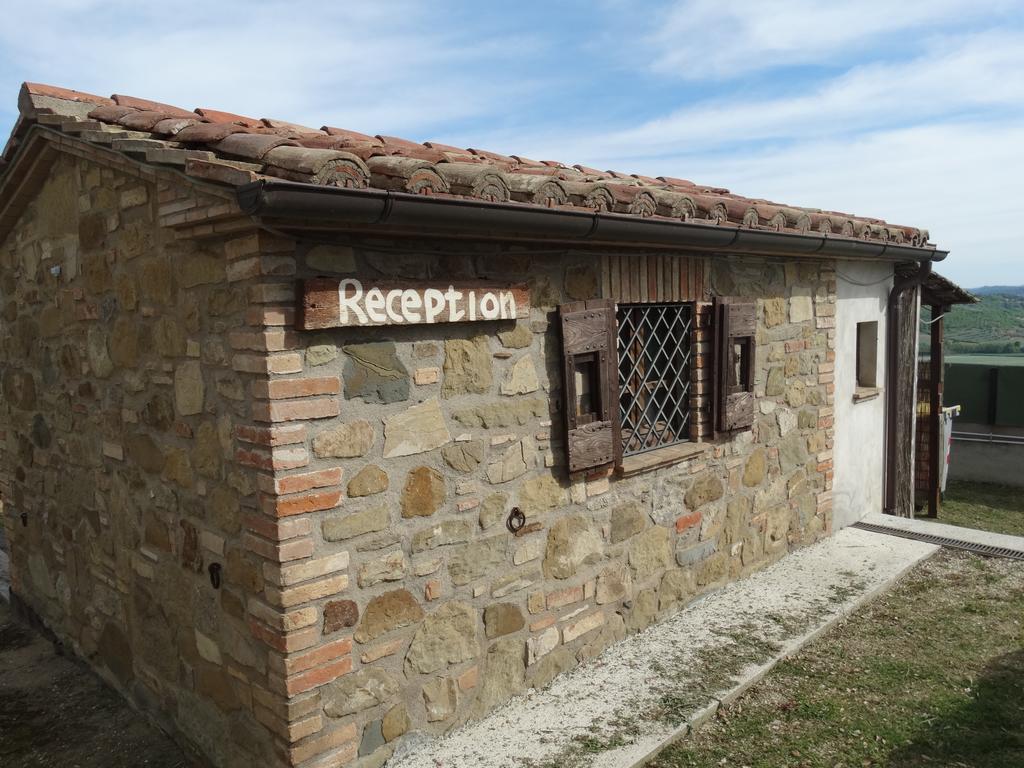 Casale Poggio Colpiccione Apartment Passignano sul Trasimeno Bagian luar foto