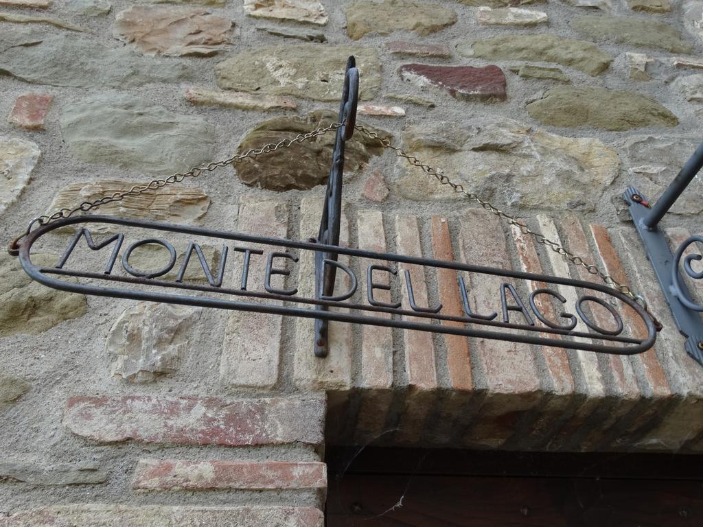 Casale Poggio Colpiccione Apartment Passignano sul Trasimeno Bagian luar foto