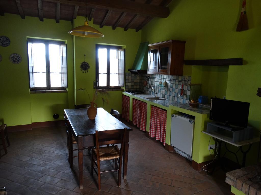 Casale Poggio Colpiccione Apartment Passignano sul Trasimeno Bagian luar foto