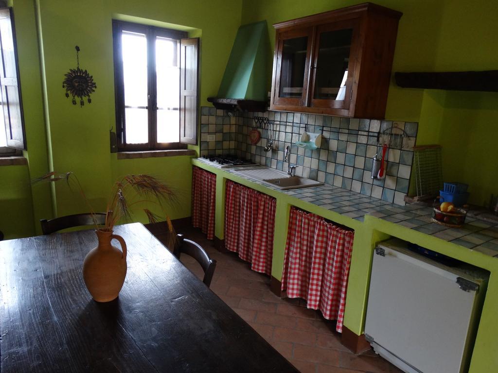 Casale Poggio Colpiccione Apartment Passignano sul Trasimeno Bagian luar foto