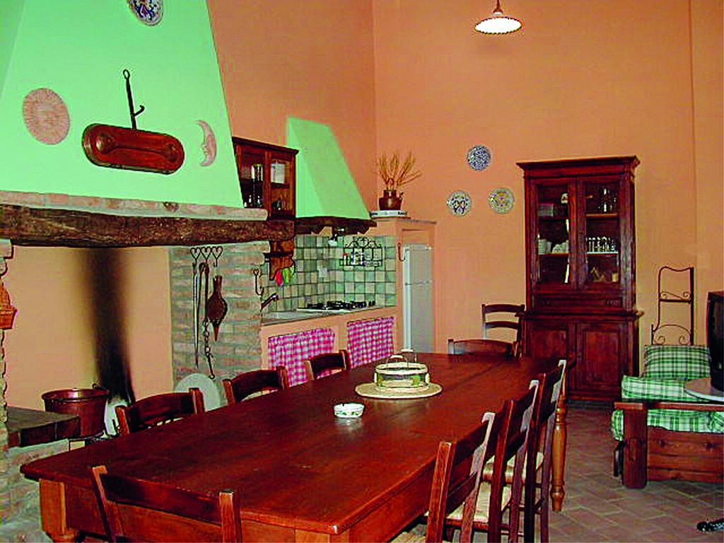 Casale Poggio Colpiccione Apartment Passignano sul Trasimeno Bagian luar foto