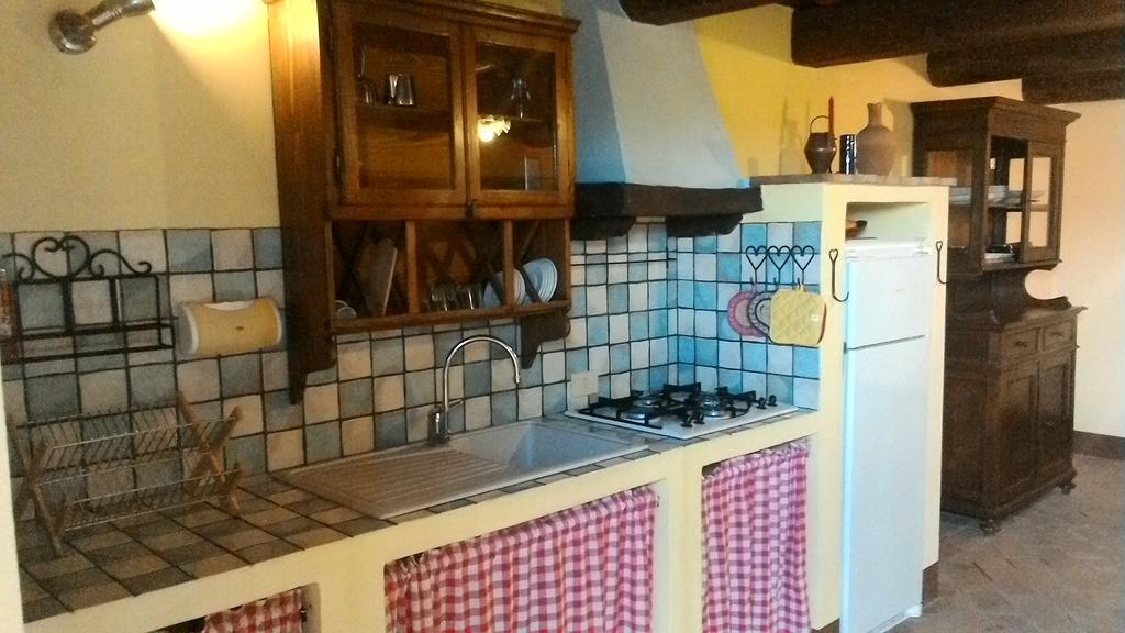 Casale Poggio Colpiccione Apartment Passignano sul Trasimeno Bagian luar foto