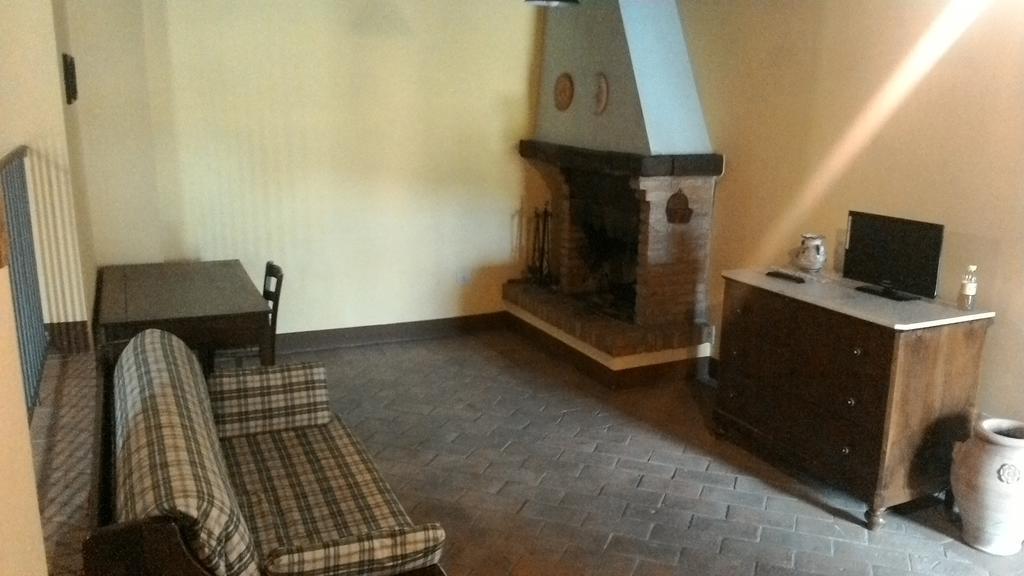 Casale Poggio Colpiccione Apartment Passignano sul Trasimeno Bagian luar foto