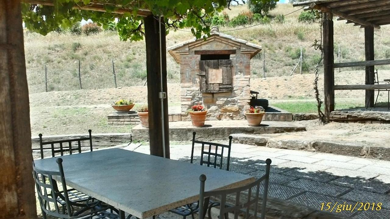 Casale Poggio Colpiccione Apartment Passignano sul Trasimeno Bagian luar foto