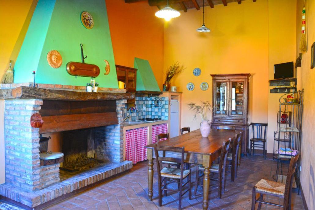 Casale Poggio Colpiccione Apartment Passignano sul Trasimeno Bagian luar foto